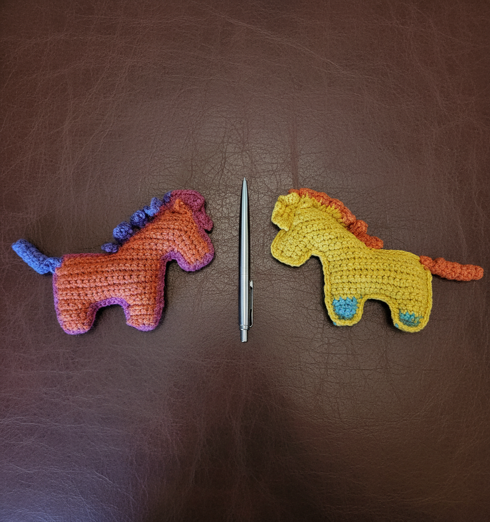 Lucky Horse - Cal croșetat – breloc sau jucărie artizanală